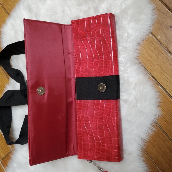 Old Navy Red Croc-Embossed Wrislet Clutch with Black Bow - Picture 4 of 8